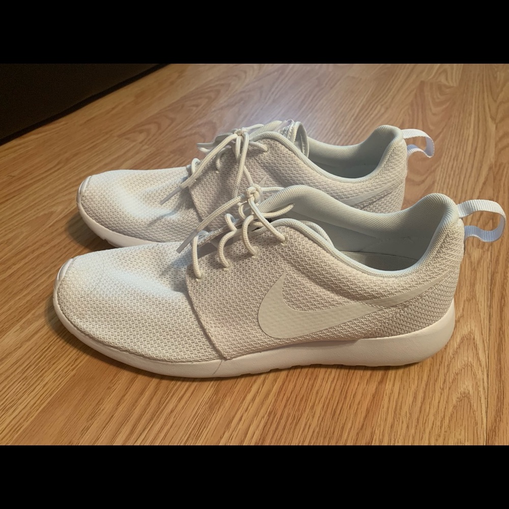 White Nike Roshes